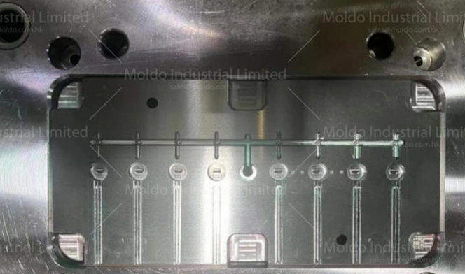 Por que o sistema de gating é um problema crítico no design do molde de injeção? Quais são os princípios de design do sistema de gating?